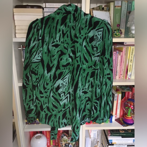 Rixo Women's Moss Necktie Tiger Stripe Blouse - Green - Picture 7 of 9